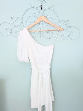 Nine West One-Shoulder White Dress with Waist Tie